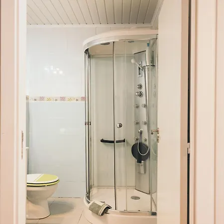 Costanova Surfhouse Farmház