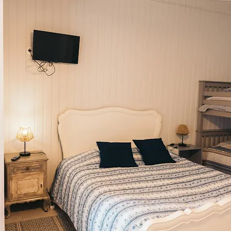 Costanova Surfhouse Farm stay *